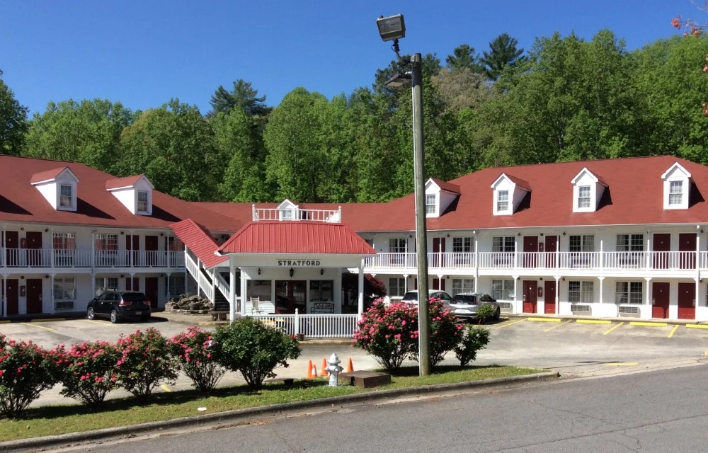 Standard King Room at Stratford Motor Inn East Ellijay