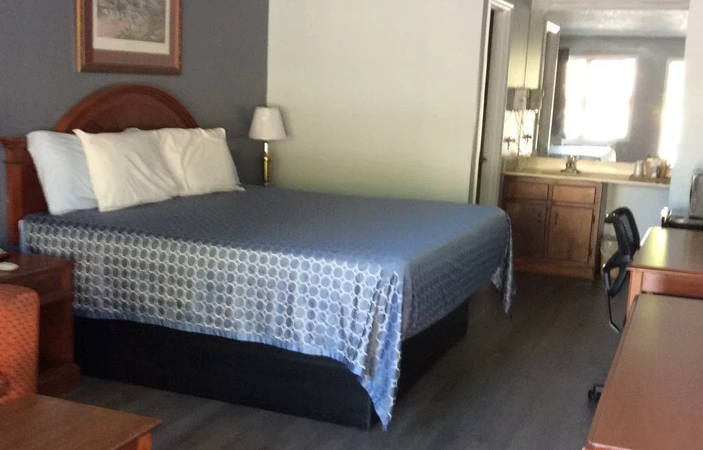 2 Double Beds Nonsmoking at Stratford Motor Inn East Ellijay